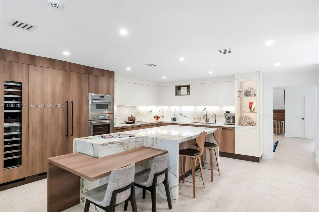 Active With Contract: $4,000,000 (4 beds, 4 baths, 3376 Square Feet)