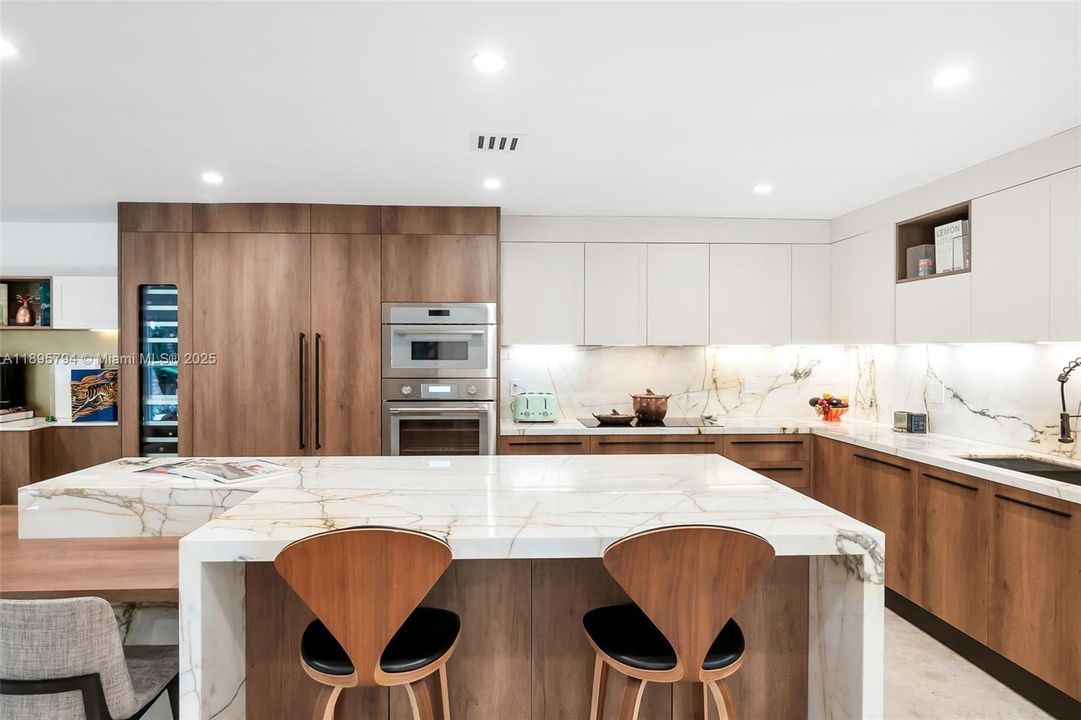 Active With Contract: $4,000,000 (4 beds, 4 baths, 3376 Square Feet)