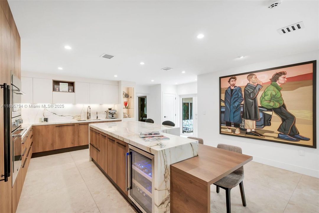 Active With Contract: $4,000,000 (4 beds, 4 baths, 3376 Square Feet)
