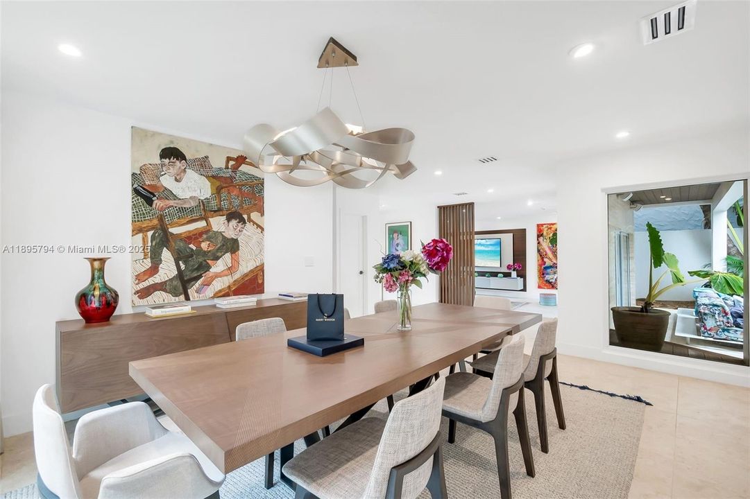 Active With Contract: $4,000,000 (4 beds, 4 baths, 3376 Square Feet)