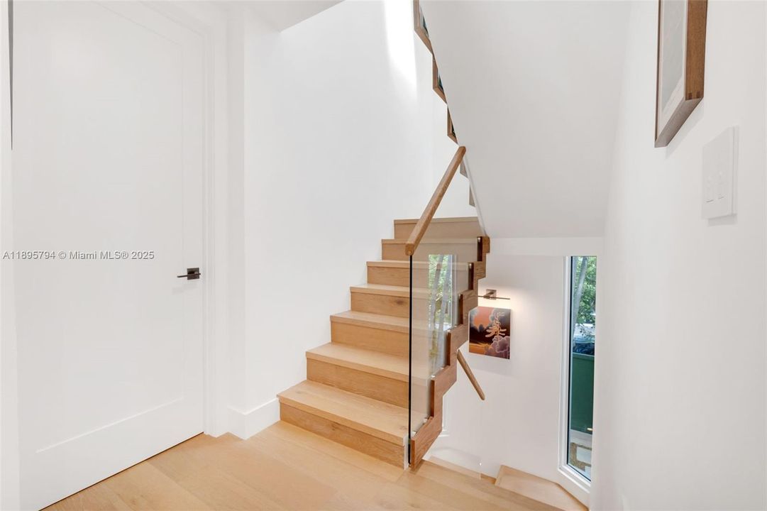 Active With Contract: $4,000,000 (4 beds, 4 baths, 3376 Square Feet)