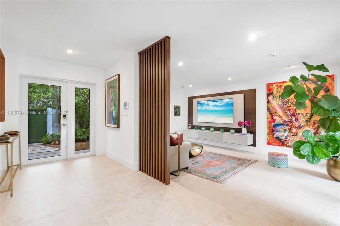 Active With Contract: $4,000,000 (4 beds, 4 baths, 3376 Square Feet)