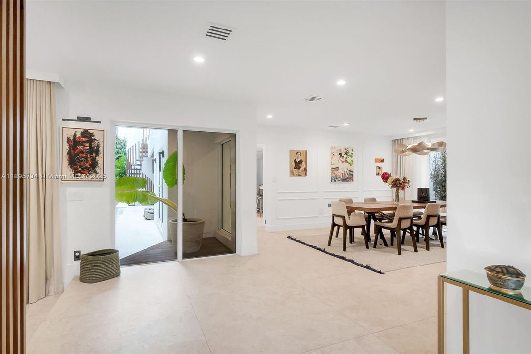 Active With Contract: $4,000,000 (4 beds, 4 baths, 3376 Square Feet)