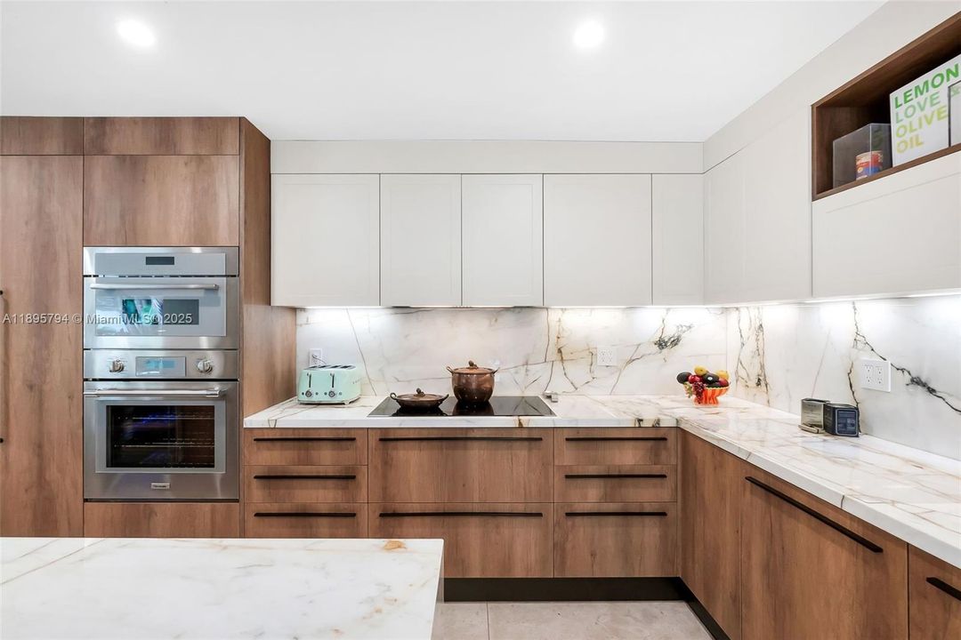 Active With Contract: $4,000,000 (4 beds, 4 baths, 3376 Square Feet)