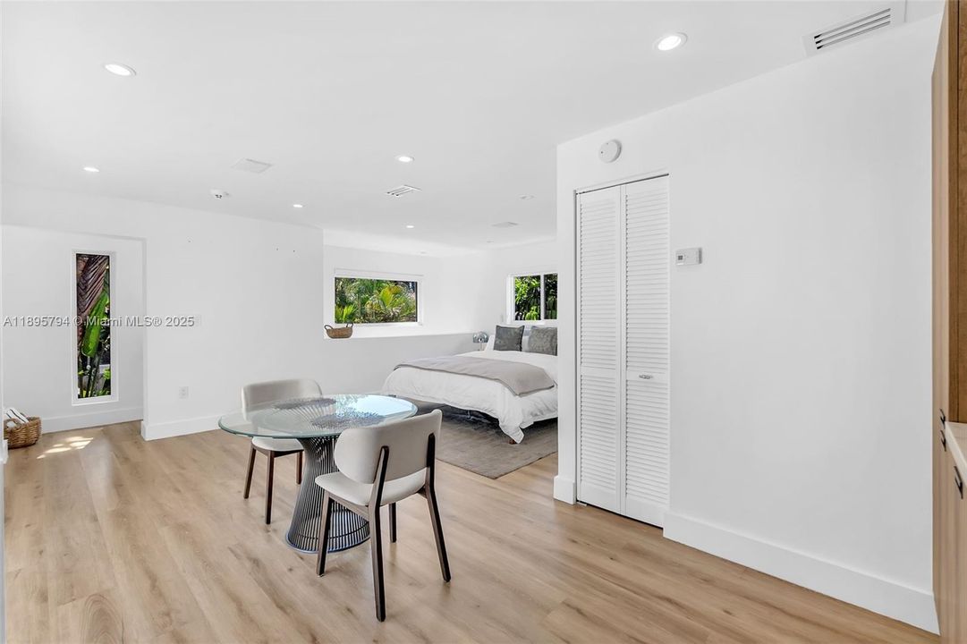 Active With Contract: $4,000,000 (4 beds, 4 baths, 3376 Square Feet)