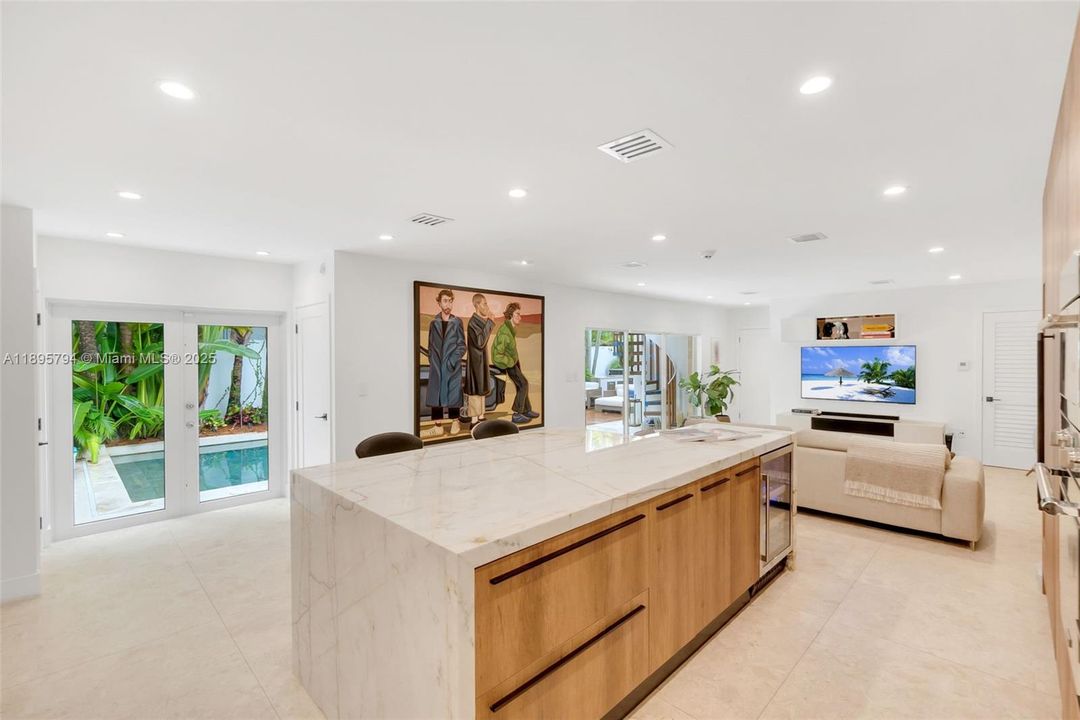 Active With Contract: $4,000,000 (4 beds, 4 baths, 3376 Square Feet)