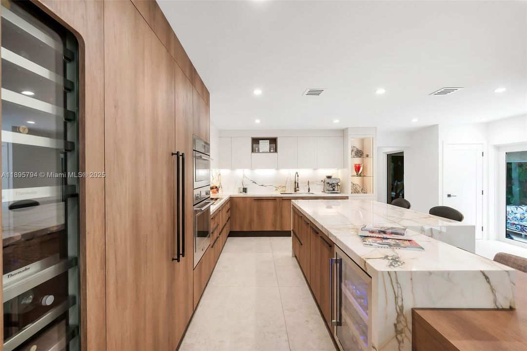 Active With Contract: $4,000,000 (4 beds, 4 baths, 3376 Square Feet)
