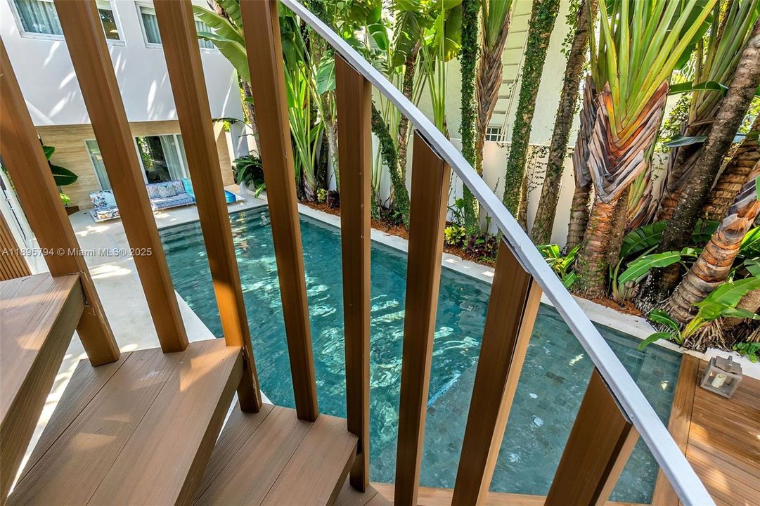 Active With Contract: $4,000,000 (4 beds, 4 baths, 3376 Square Feet)