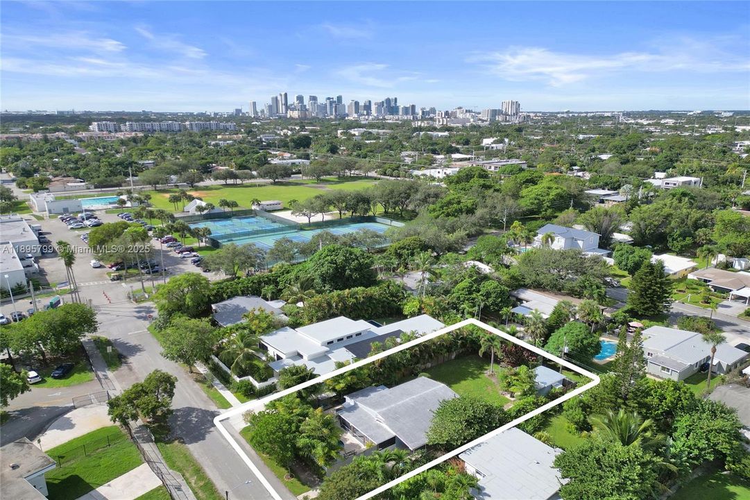 На продажу: $650,000 (3 спален, 1 ванн, 1108 Квадратных фут)