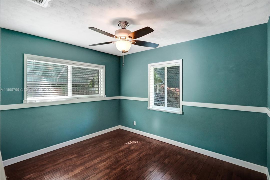 На продажу: $650,000 (3 спален, 1 ванн, 1108 Квадратных фут)