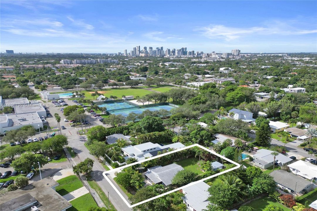 На продажу: $650,000 (3 спален, 1 ванн, 1108 Квадратных фут)