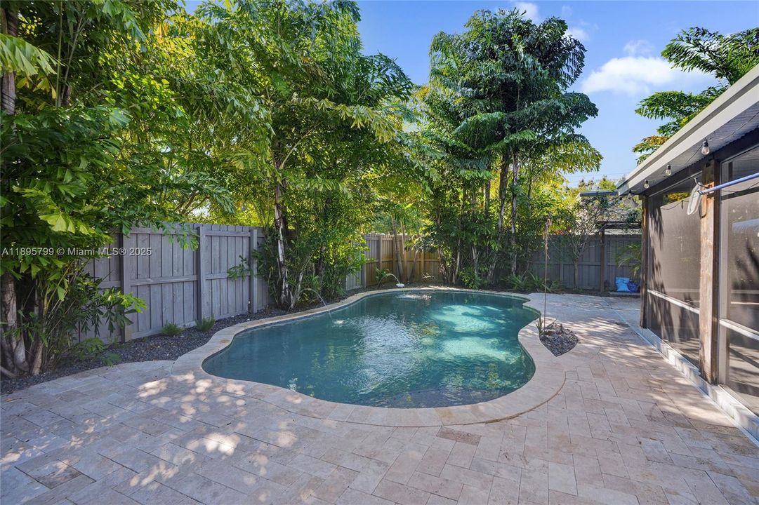 На продажу: $650,000 (3 спален, 1 ванн, 1108 Квадратных фут)