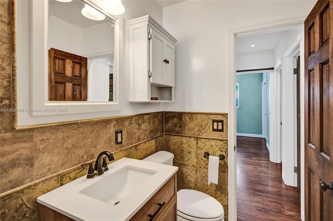 На продажу: $650,000 (3 спален, 1 ванн, 1108 Квадратных фут)