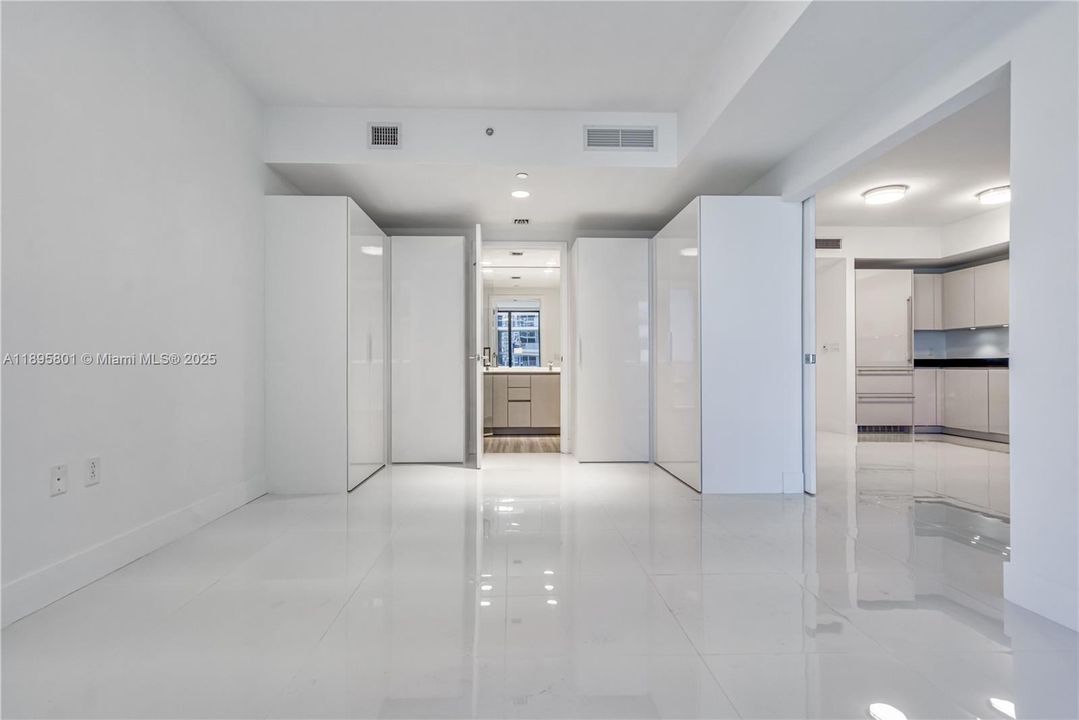 Active With Contract: $3,900 (1 beds, 1 baths, 759 Square Feet)