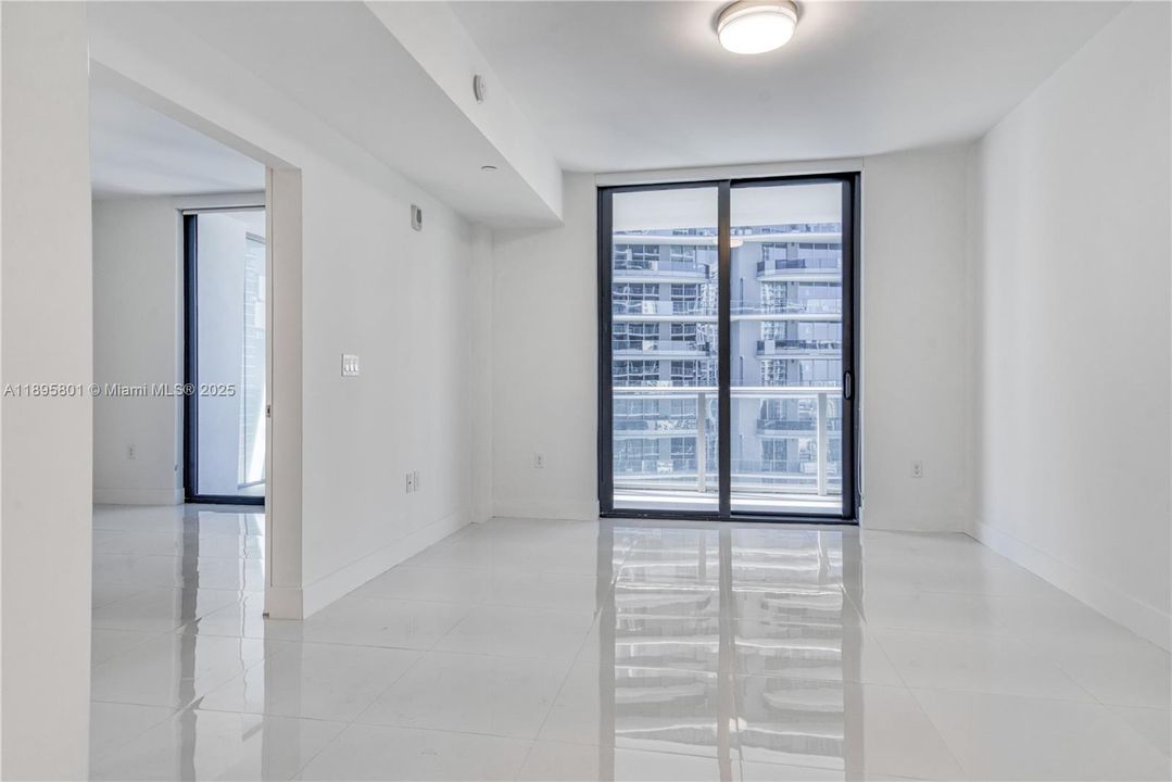 Active With Contract: $3,900 (1 beds, 1 baths, 759 Square Feet)