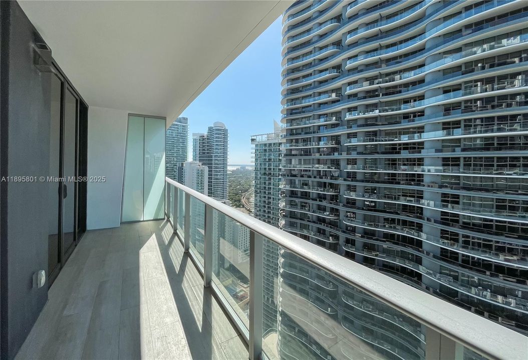 Active With Contract: $3,900 (1 beds, 1 baths, 759 Square Feet)