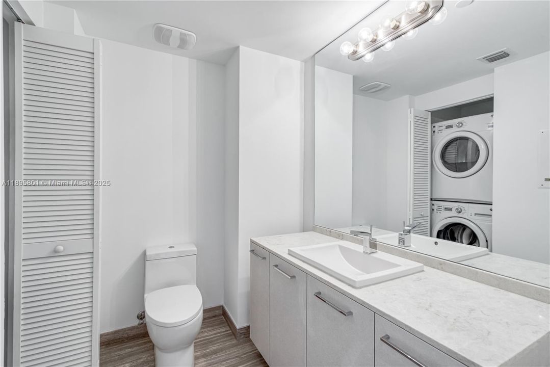 Active With Contract: $3,900 (1 beds, 1 baths, 759 Square Feet)