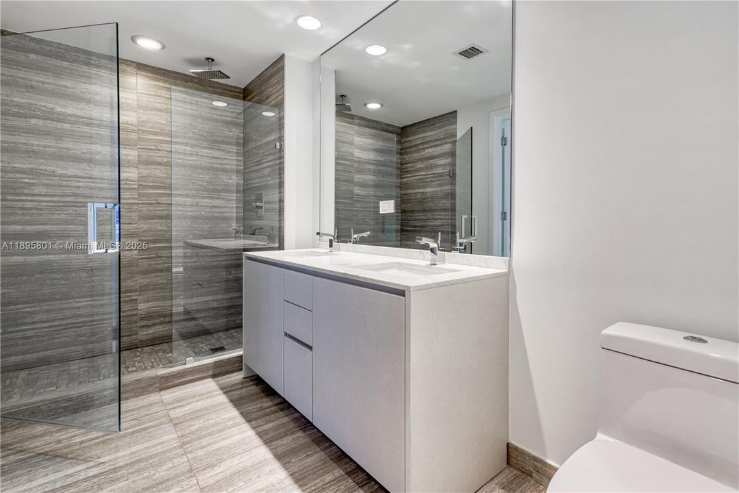 Active With Contract: $3,900 (1 beds, 1 baths, 759 Square Feet)