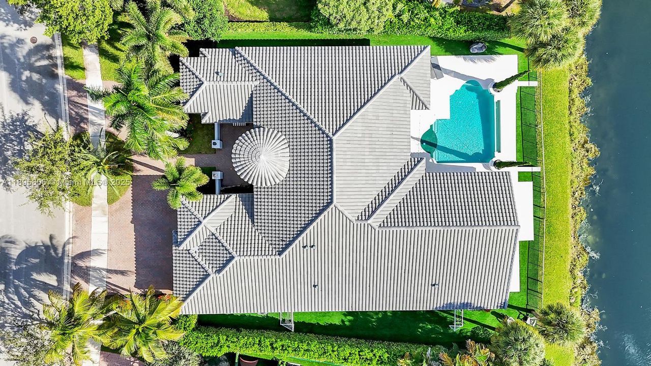 Active With Contract: $1,625,000 (6 beds, 4 baths, 3756 Square Feet)