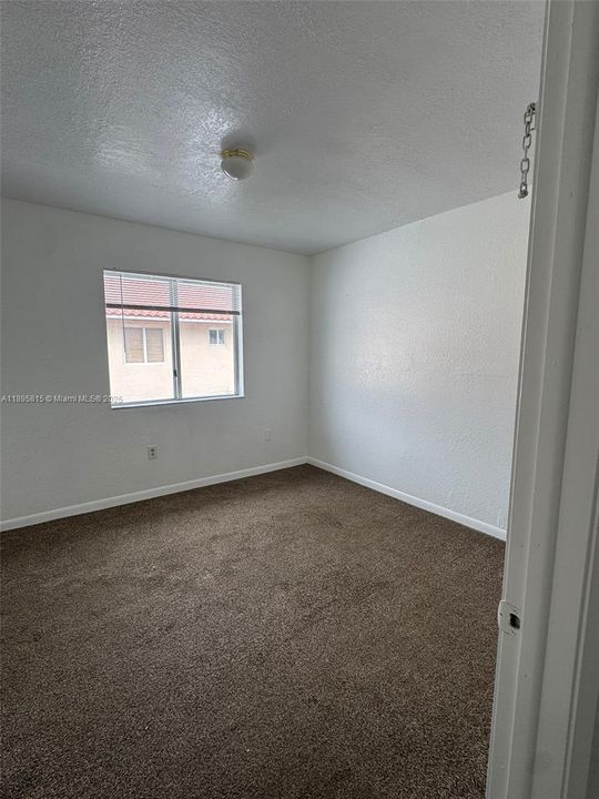 Active With Contract: $2,200 (2 beds, 1 baths, 868 Square Feet)