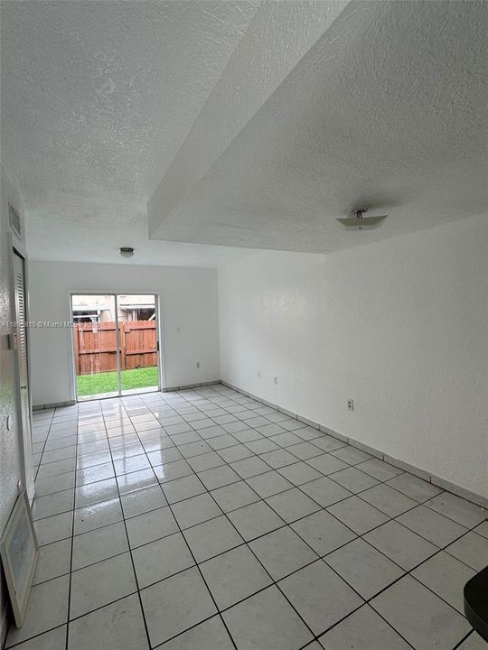 Active With Contract: $2,200 (2 beds, 1 baths, 868 Square Feet)