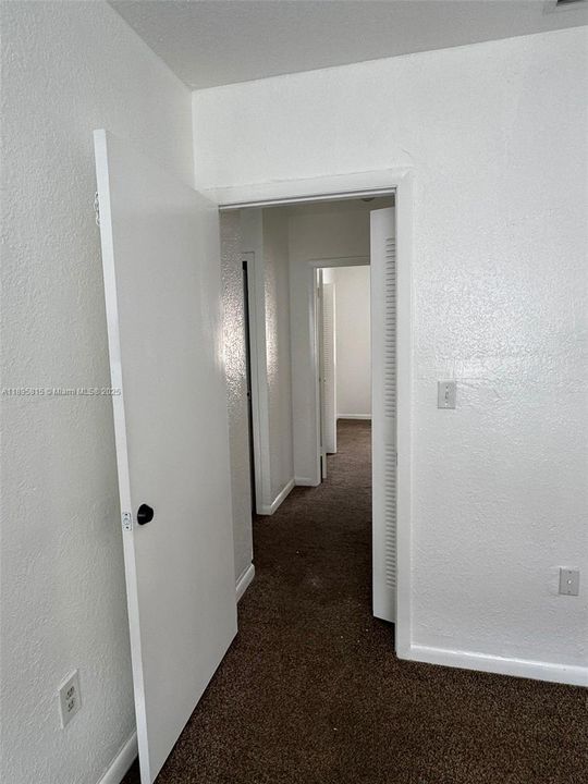 Active With Contract: $2,200 (2 beds, 1 baths, 868 Square Feet)