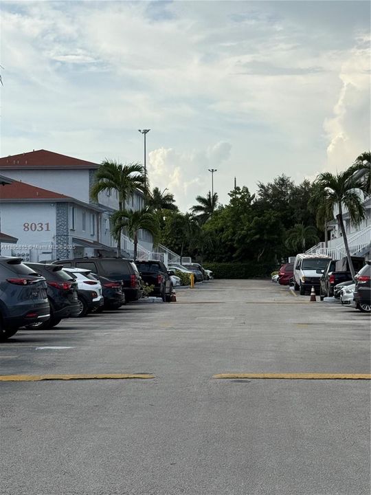 Active With Contract: $2,200 (2 beds, 1 baths, 868 Square Feet)