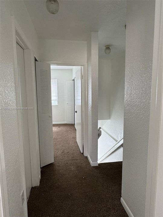 Active With Contract: $2,200 (2 beds, 1 baths, 868 Square Feet)