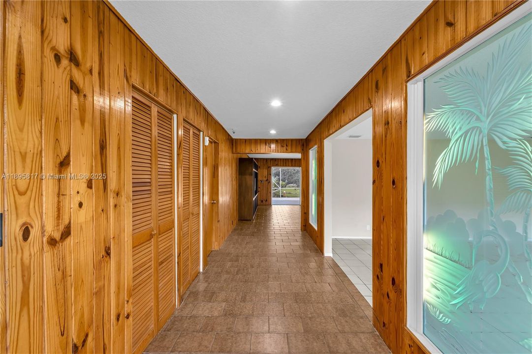 Под контрактом: $1,089,000 (4 спален, 3 ванн, 2910 Квадратных фут)