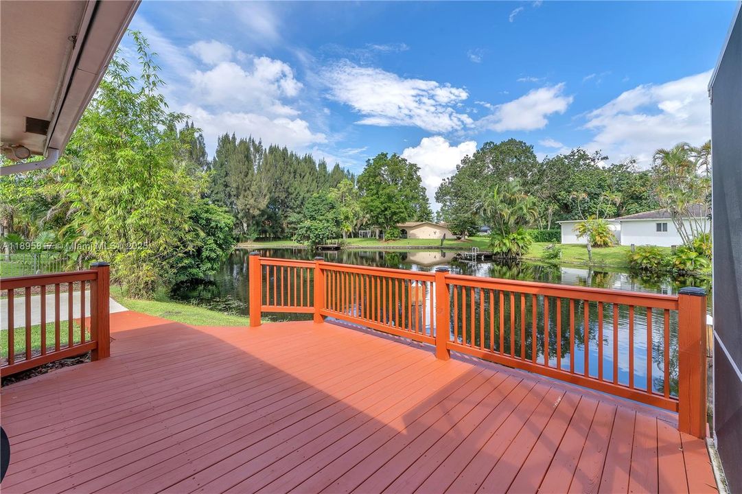 Под контрактом: $1,089,000 (4 спален, 3 ванн, 2910 Квадратных фут)