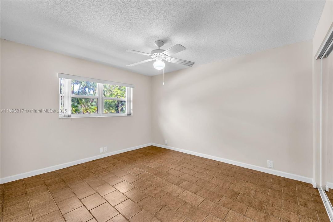 Под контрактом: $1,089,000 (4 спален, 3 ванн, 2910 Квадратных фут)