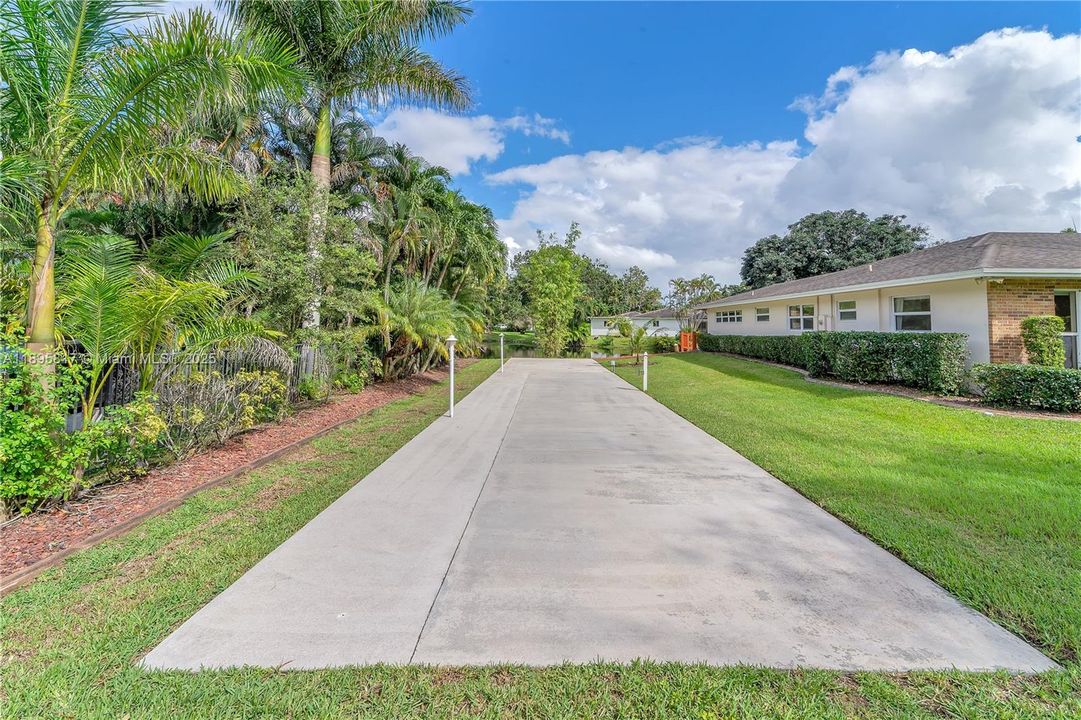 Под контрактом: $1,089,000 (4 спален, 3 ванн, 2910 Квадратных фут)