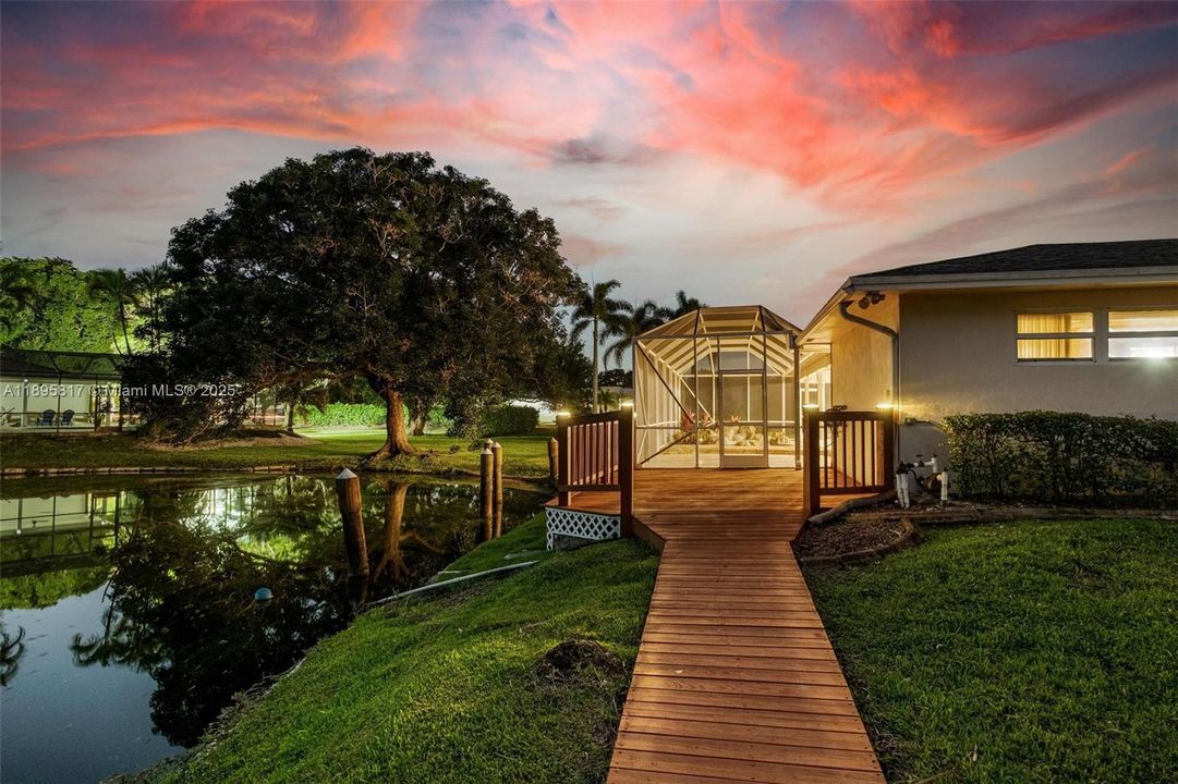 Под контрактом: $1,089,000 (4 спален, 3 ванн, 2910 Квадратных фут)