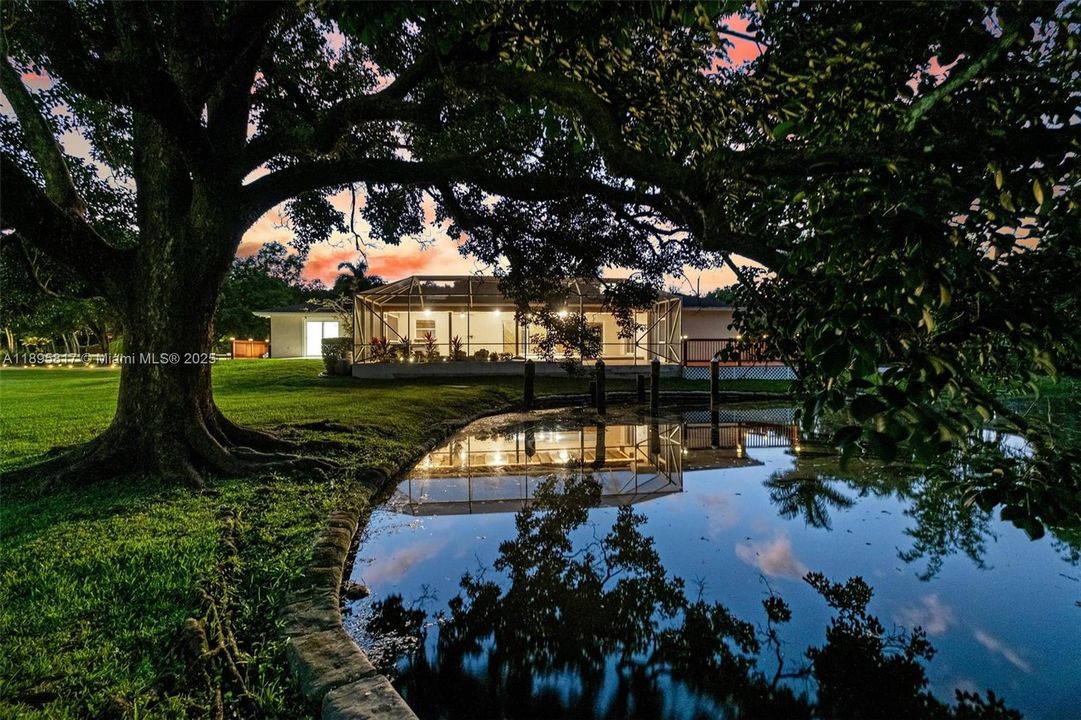 Под контрактом: $1,089,000 (4 спален, 3 ванн, 2910 Квадратных фут)