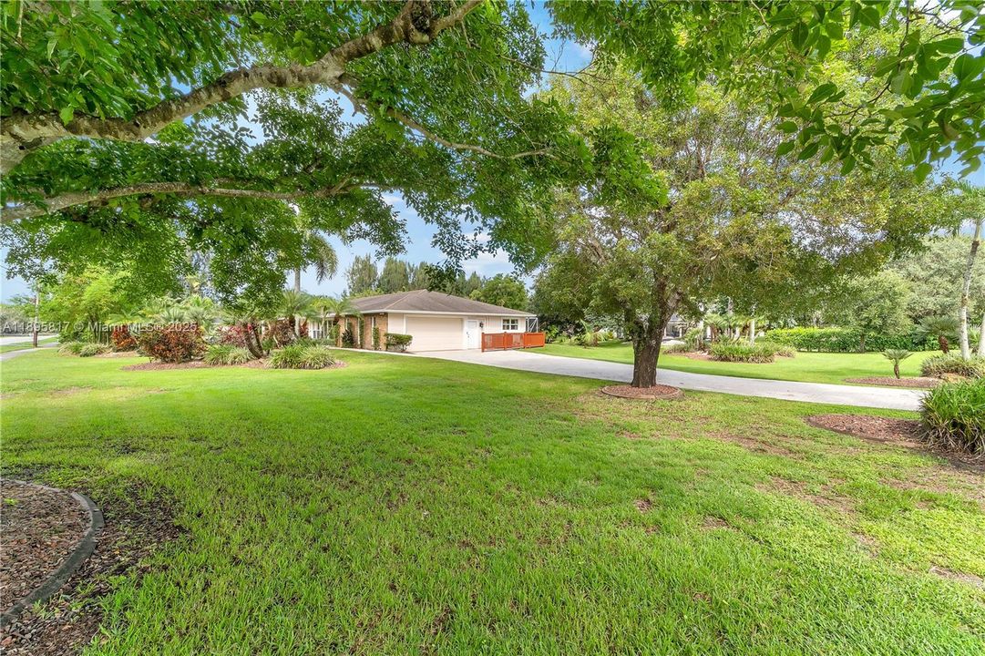 Под контрактом: $1,089,000 (4 спален, 3 ванн, 2910 Квадратных фут)