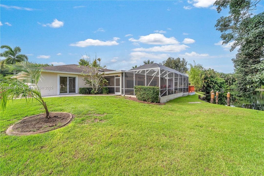 Под контрактом: $1,089,000 (4 спален, 3 ванн, 2910 Квадратных фут)