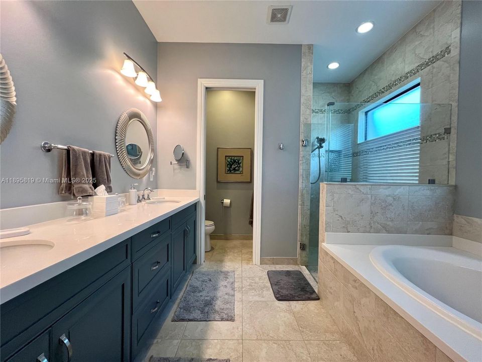 For Sale: $915,000 (2 beds, 2 baths, 2560 Square Feet)