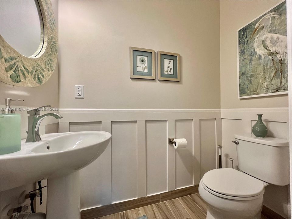 For Sale: $915,000 (2 beds, 2 baths, 2560 Square Feet)