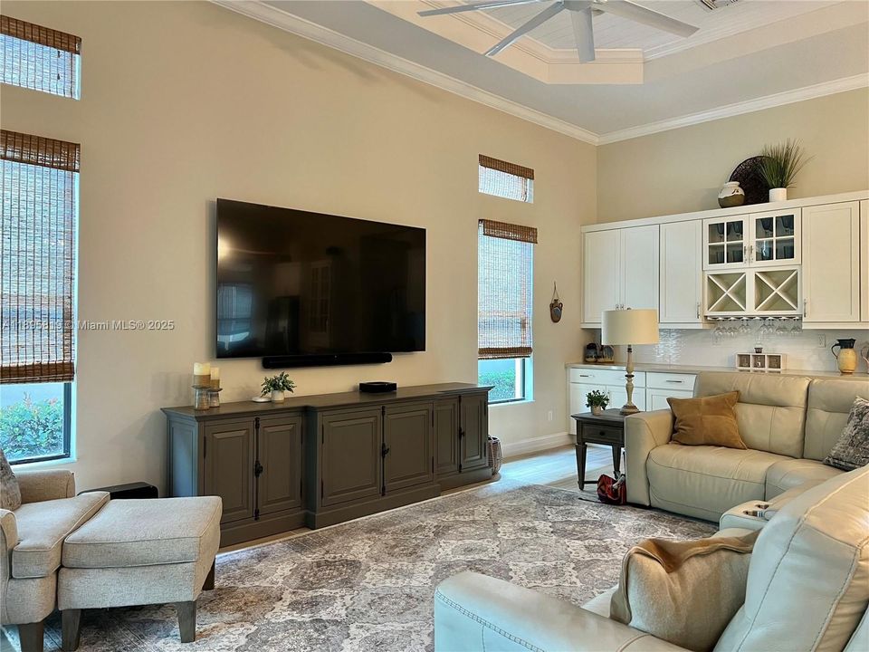 For Sale: $915,000 (2 beds, 2 baths, 2560 Square Feet)