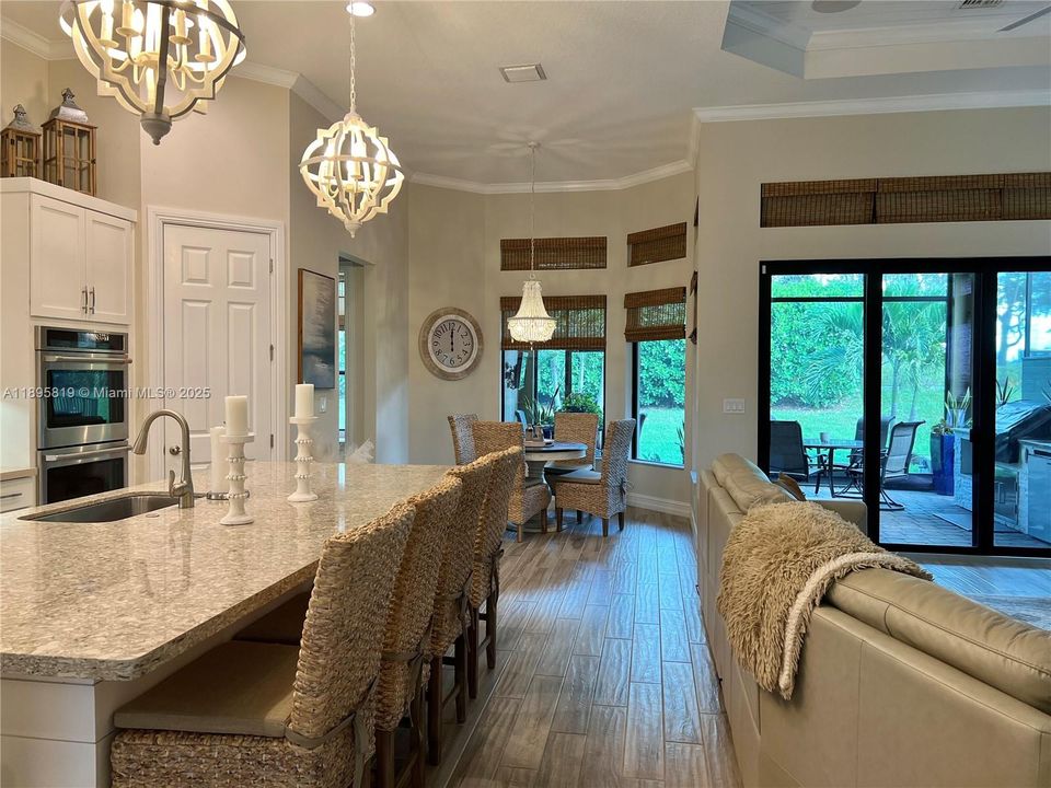 For Sale: $915,000 (2 beds, 2 baths, 2560 Square Feet)