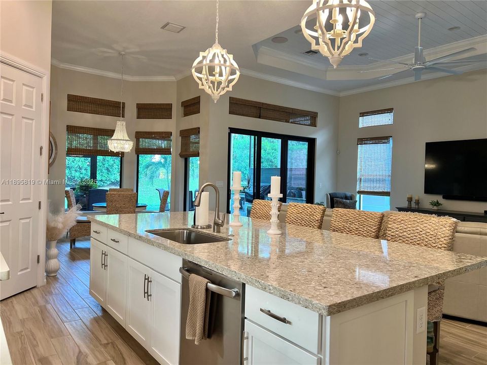 For Sale: $915,000 (2 beds, 2 baths, 2560 Square Feet)