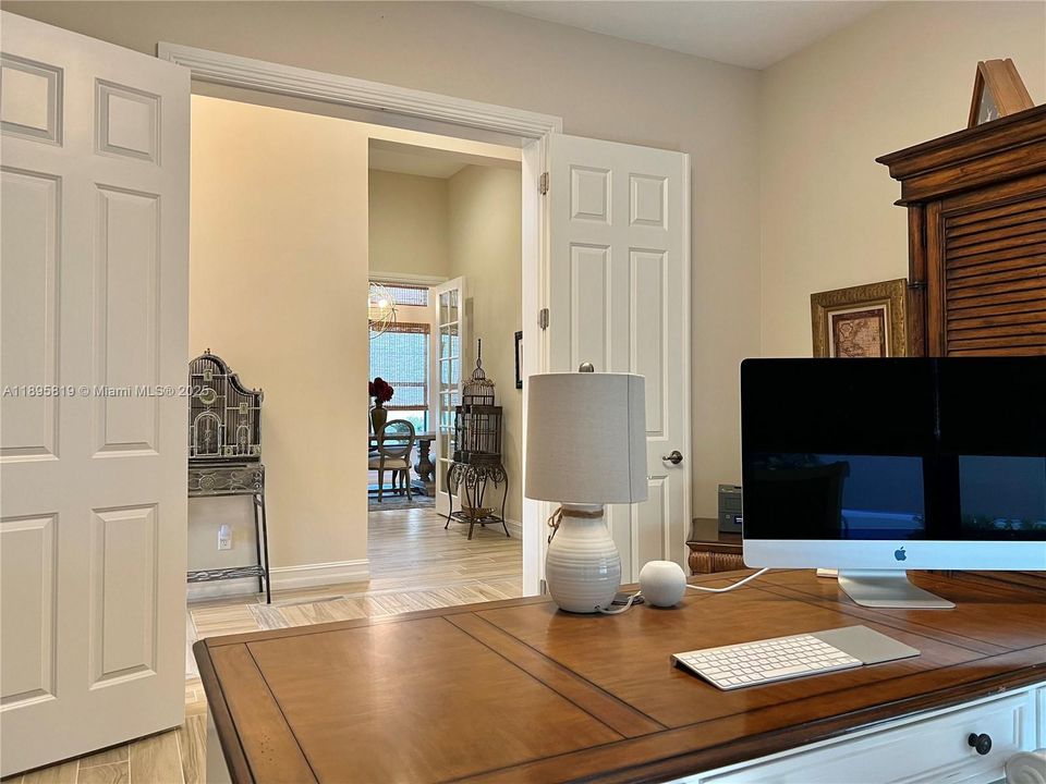 For Sale: $915,000 (2 beds, 2 baths, 2560 Square Feet)