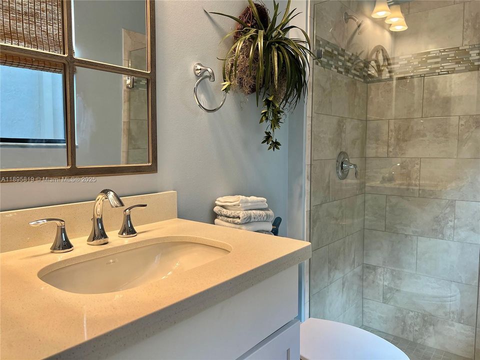 For Sale: $915,000 (2 beds, 2 baths, 2560 Square Feet)