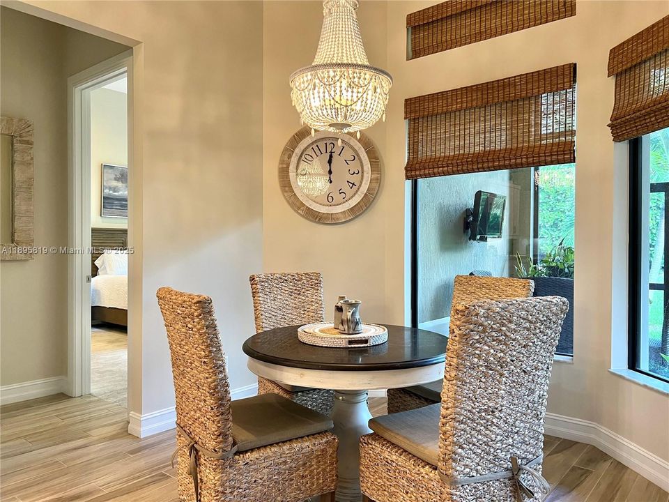 For Sale: $915,000 (2 beds, 2 baths, 2560 Square Feet)