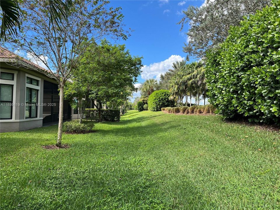 For Sale: $915,000 (2 beds, 2 baths, 2560 Square Feet)