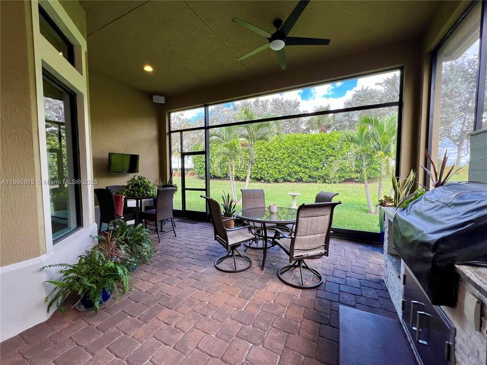 For Sale: $915,000 (2 beds, 2 baths, 2560 Square Feet)