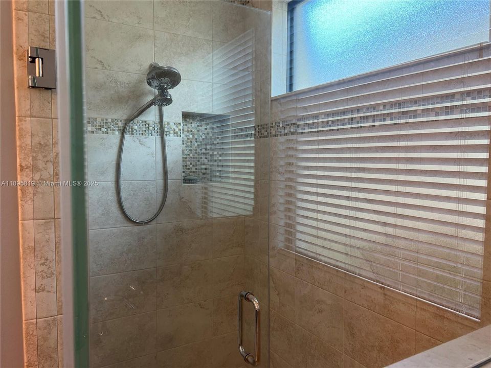 For Sale: $915,000 (2 beds, 2 baths, 2560 Square Feet)