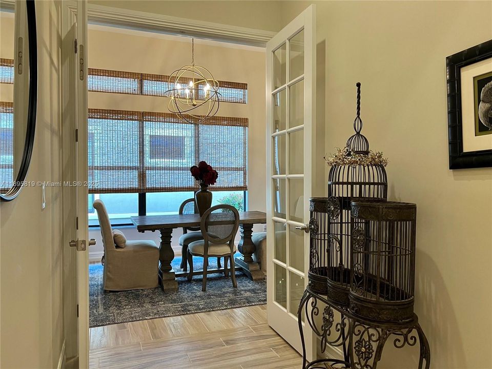 For Sale: $915,000 (2 beds, 2 baths, 2560 Square Feet)