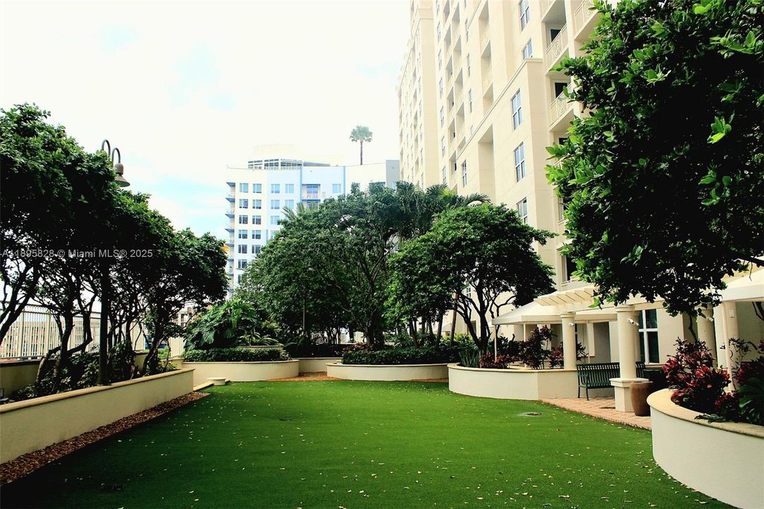 Под контрактом: $3,100 (2 спален, 2 ванн, 1246 Квадратных фут)