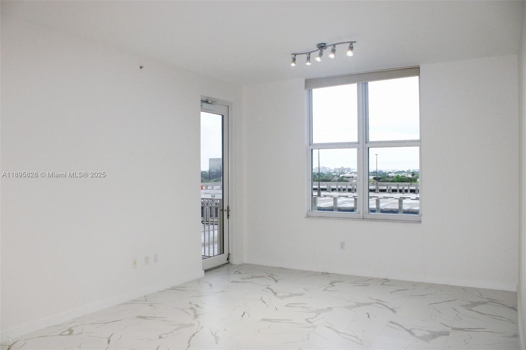 Под контрактом: $3,100 (2 спален, 2 ванн, 1246 Квадратных фут)